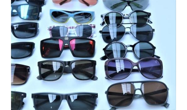 24 diverse zonnebrillen